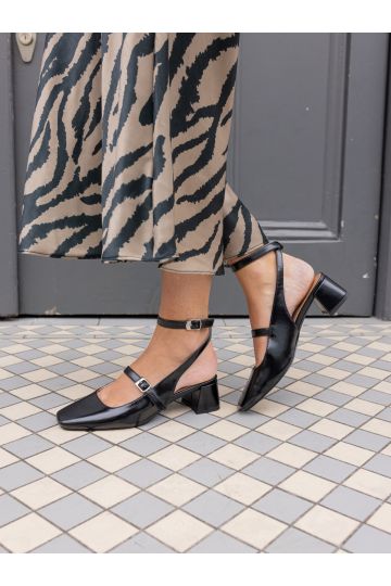 Black shops court heels with ankle strap